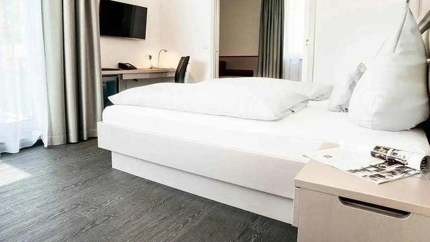 Ferienwohnung für 2 Personen, mit Whirlpool und Pool sowie Balkon und Sauna in Meschede - 3