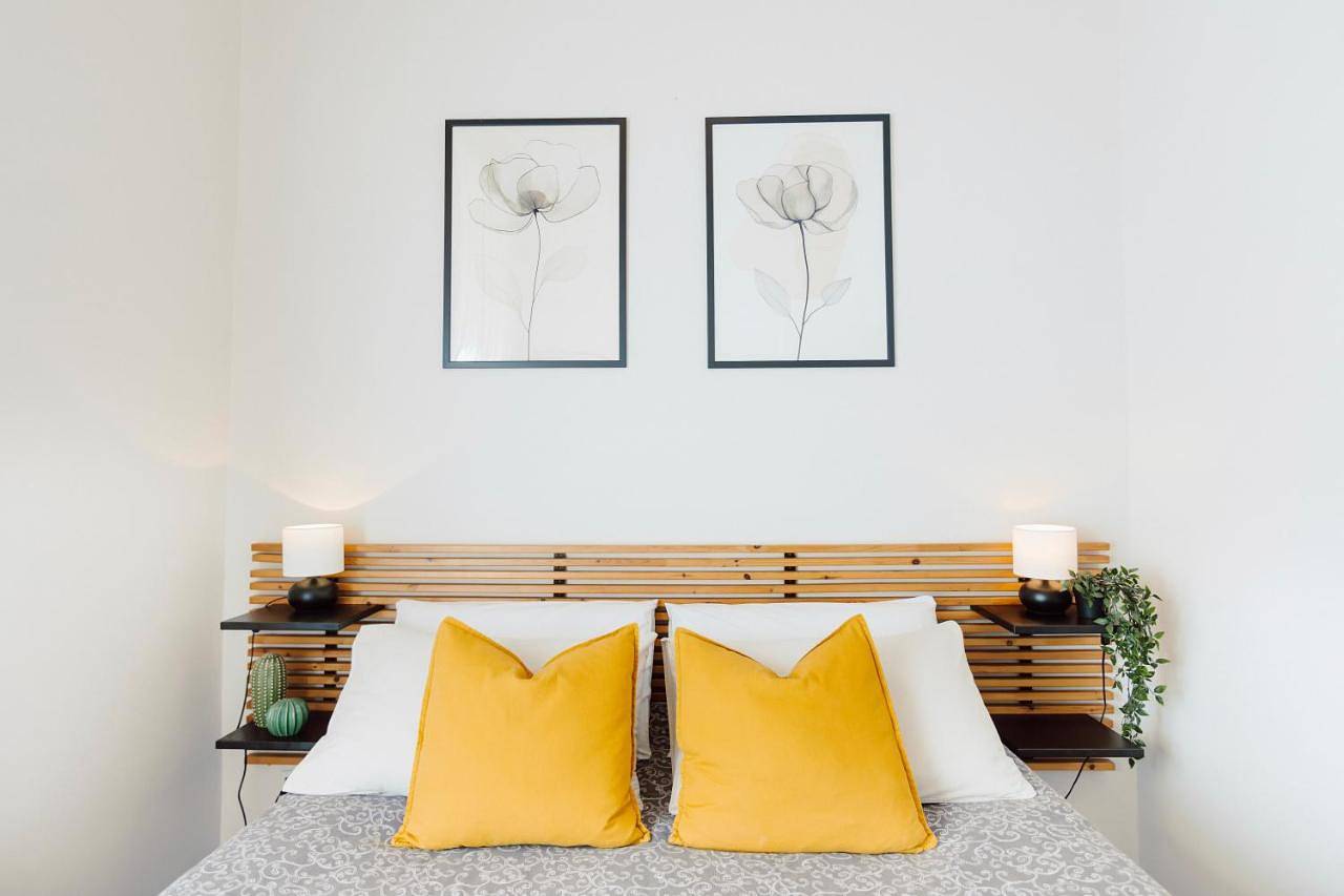 Appartamento intero, Three-Bedroom Apartment in Ostia, Roma