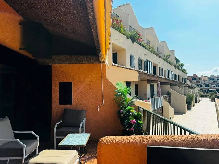 Appartement entier, Appt T2  climatisé  avec Vue sur le Port À deux pas de la plage et aux portes de Saint-Tropez in Port Cogolin, Cogolin