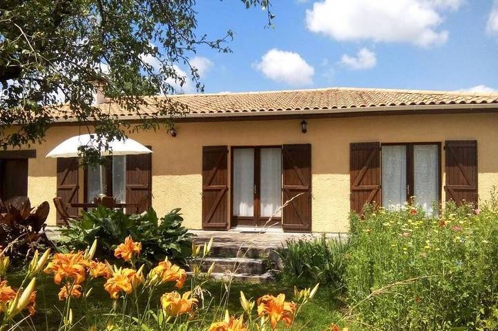Location de vacances pour 4 personnes, avec jardin, animaux acceptés à Pujols (Gironde)
