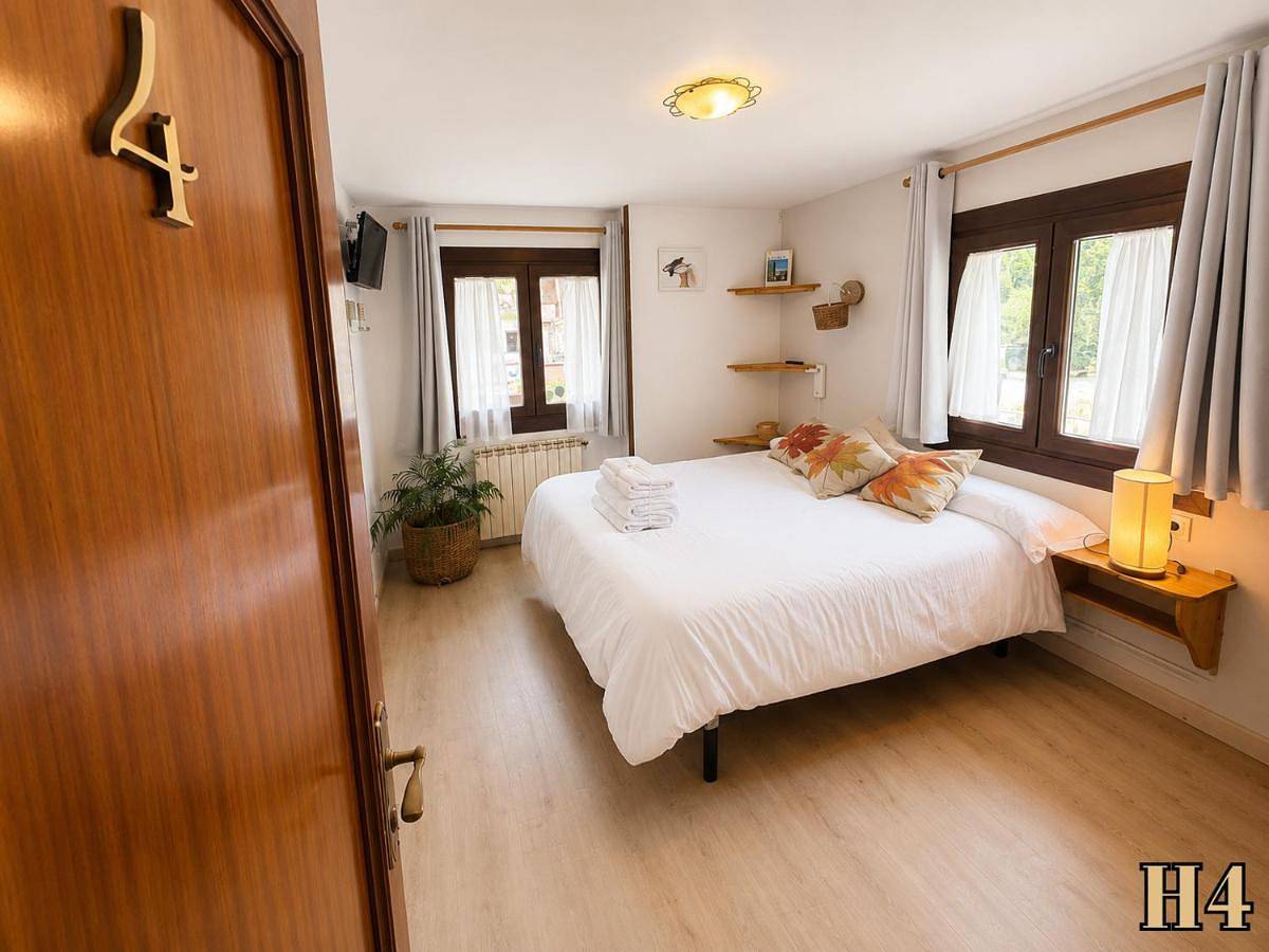 Hostal Rural Sant Climent - Habitacions i Apartaments in Tahull, Valle de Bohí