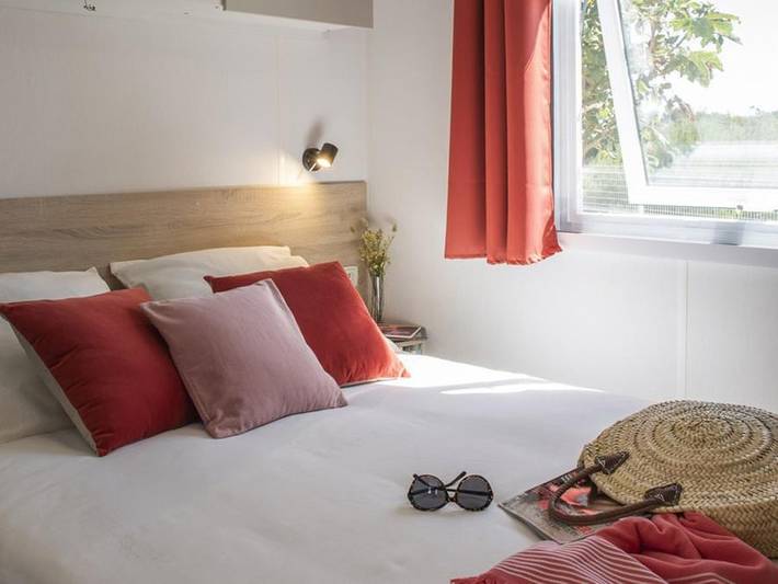 Camping für 6 Personen, mit Seeblick und Kinderpool in Lothringen - 3