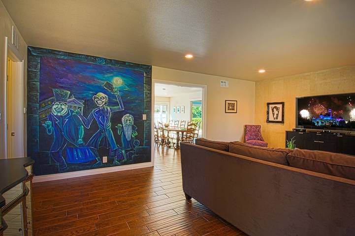 Vacation rental for 15 people, with hot tub in Anaheim