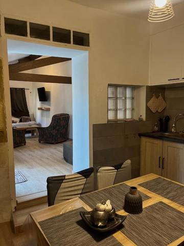 Gîte pour 6 personnes, avec terrasse et piscine, animaux acceptés à Lunel-Viel