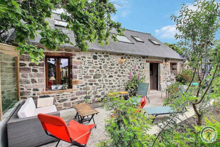 Gîte pour 5 personnes, avec terrasse et jardin