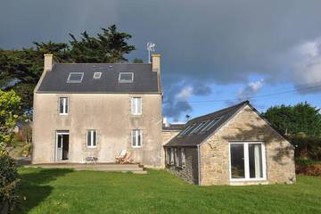 Location de vacances pour 8 personnes, avec jardin et terrasse, animaux acceptés à Landunvez