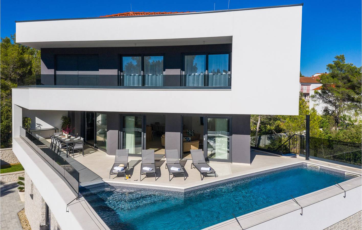 Reizende Ferienwohnung mit Pool und Terrasse, 800 m vom Strand entfernt in Biograd na Moru, Zadar