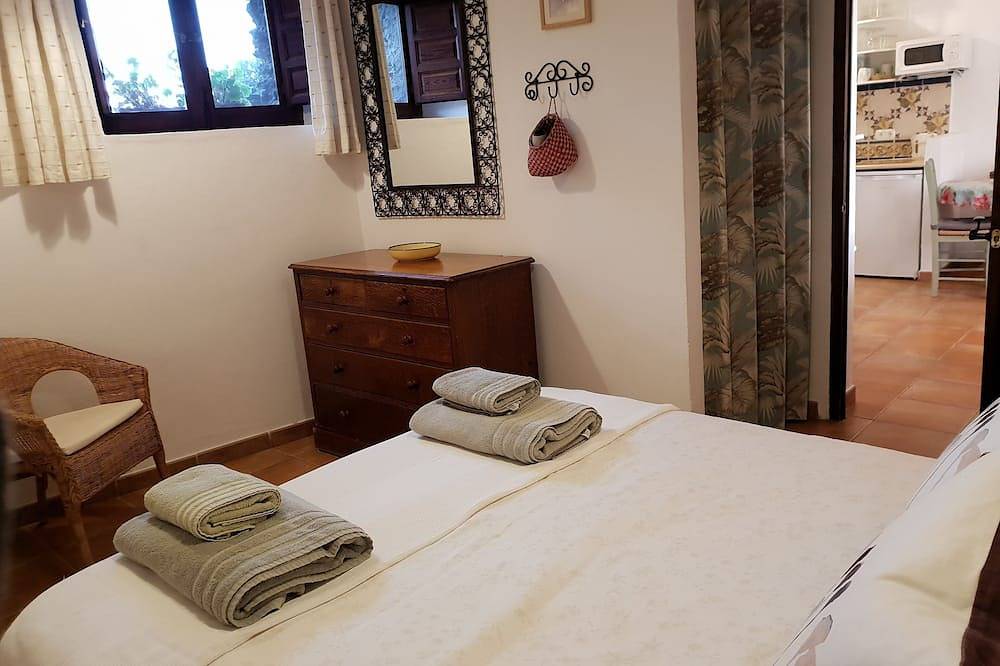 Garden apartment in the heart of the countryside, close to local villages. in Pórtugos, Granada Province