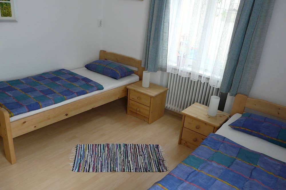 Ganze Wohnung, Helle, geschmackvolle Fewo, Ruhige, trotzdem verkehrsgünstige Lage bei Freiburg in Waldkirch, Südschwarzwald