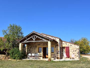 Gîte pour 6 personnes, avec jardin ainsi que piscine et terrasse à Montferrand-du-Périgord