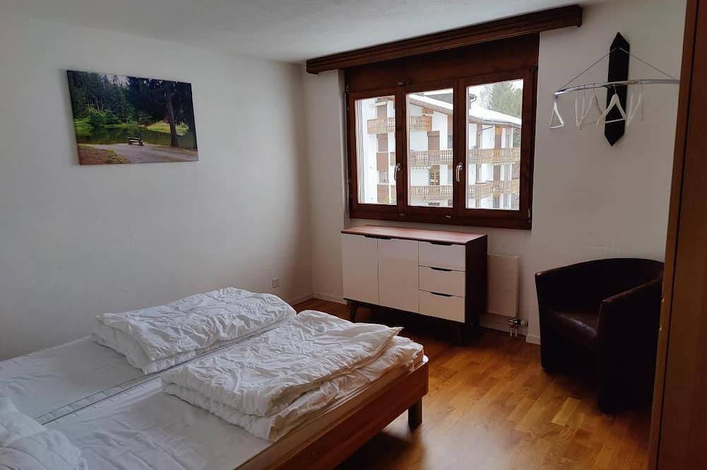 Ganze Wohnung, Ferienwohnung im Haus \"Soldanella\" mit Bergblick in Obersaxen, Obersaxen-Mundaun