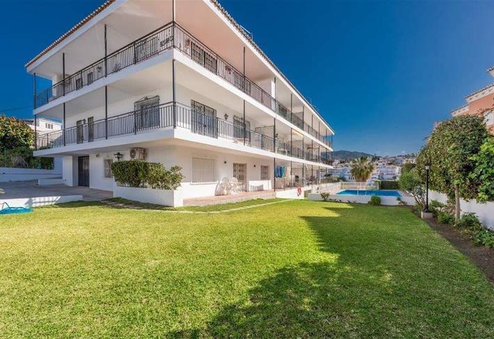 Apartamento inteiro, Apartamento dois quartos 'Parador Area Ne' com vista para o mar, terraço e piscina in Playa de Burriana, Nerja