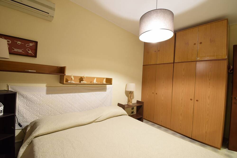 Ganze Wohnung, Gavina House with Garden Alghero in Fertilia, Sassari Provinz