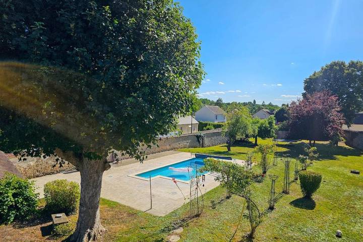 Location de vacances pour 16 personnes, avec piscine et balcon à Sainte-Geneviève-lès-Gasny