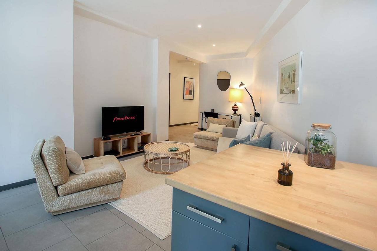 Appartement entier, One-Bedroom Apartment in Lisieux, Région de Lisieux