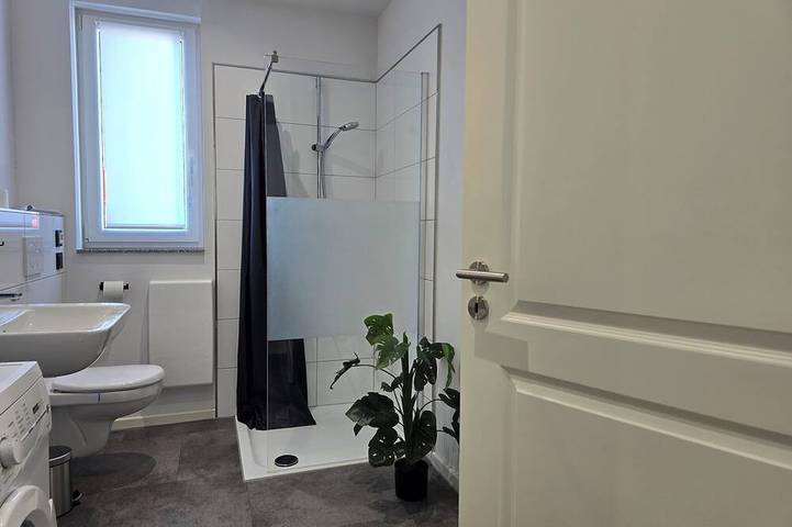 Ganze Wohnung, Moderne Wohnung mit Balkon nahe Airport in Rhein-Sieg-Kreis