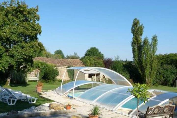 Location de vacances pour 4 personnes, avec terrasse et jardin à La Crèche