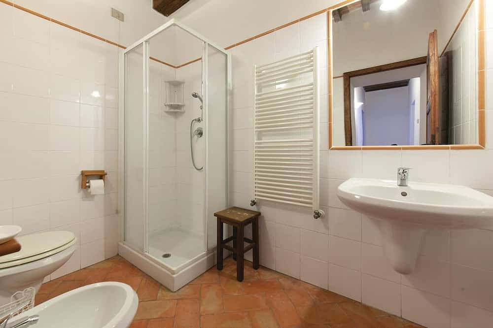 Geheel appartement, Mooi appartement in Montecatini Vc (Fi) in Montecatini Val di Cecina, Provincie Pisa