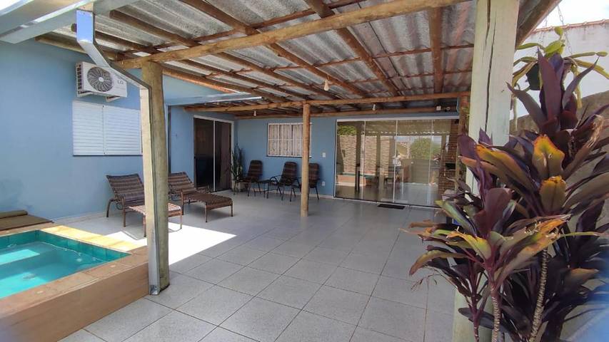 Casas e apartamentos de temporada para 5 pessoas, com jardim e jacuzzi e ainda terraço em Brotas