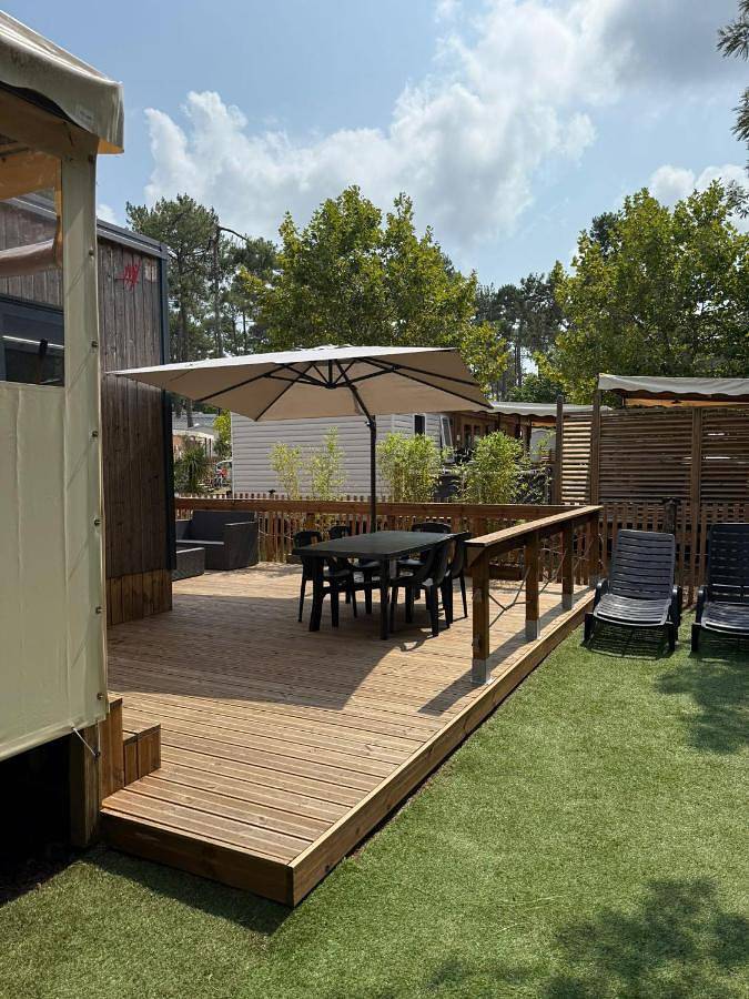 Camping pour 4 personnes, avec Jacuzzi et Terrasse ainsi que Jardin et Piscine dans Claouey - 4