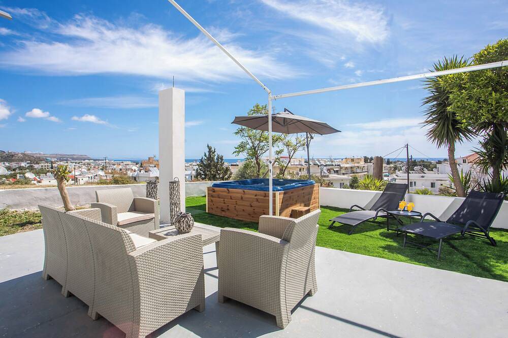 Sunny Villa Jacuzz i& View in Faliraki, Rhodos