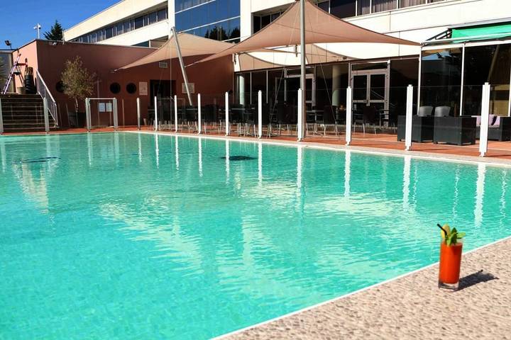 Hôtel pour 3 personnes, avec terrasse ainsi que sauna et piscine, animaux acceptés