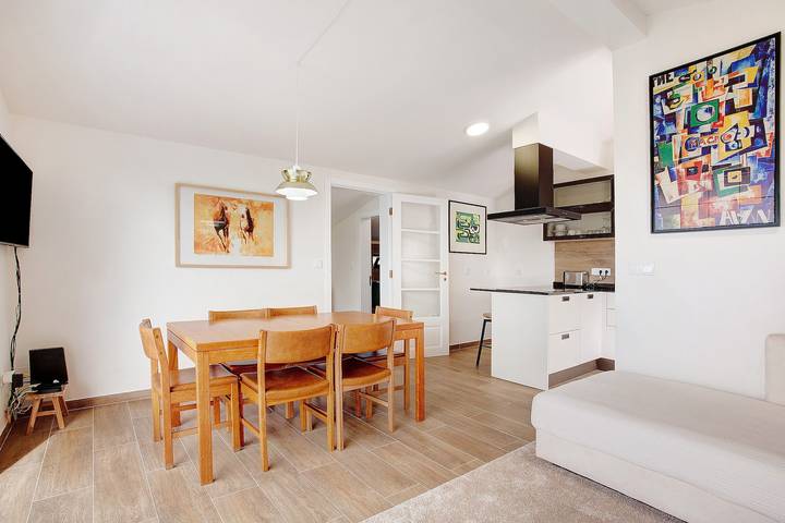 Holiday Home 'Casa Do Lenhador' with Sea View, Private Garden and Wi-Fi in Pináculo, Madeira