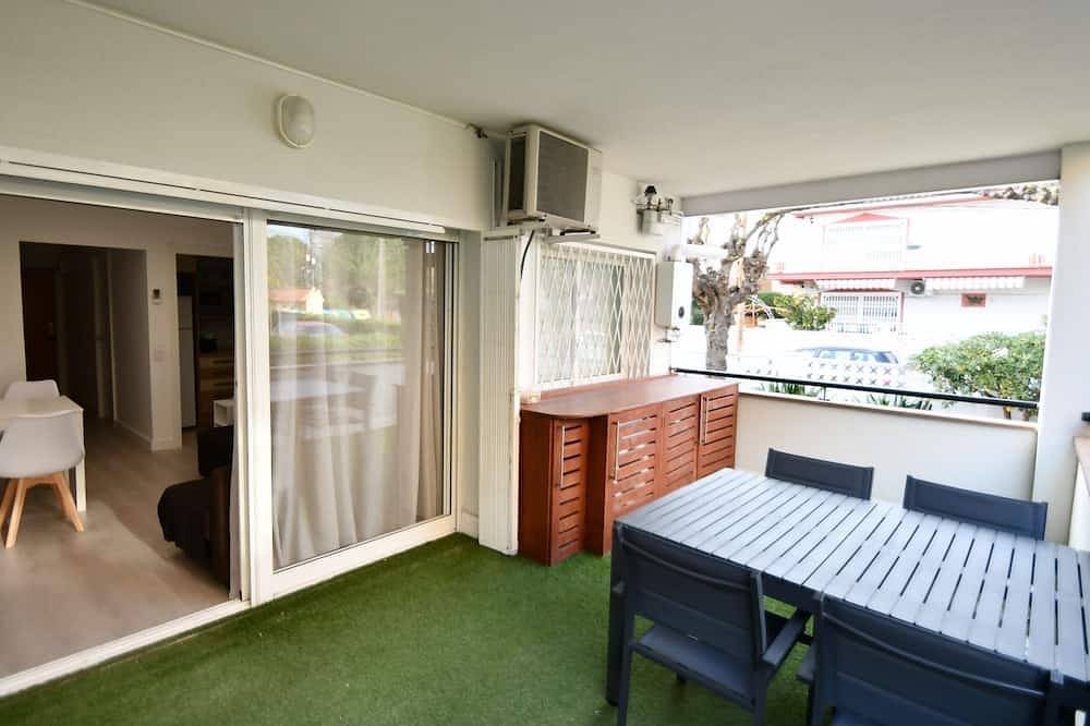 Entire apartment, Apartment 2 rooms and magnificent terrace in Castelldefels, Baix Llobregat