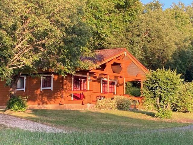 Location de vacances pour 6 personnes, avec bassin pour enfant et piscine ainsi que vue et jardin à Mauroux - 3
