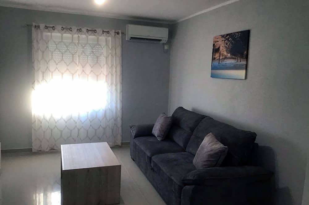 Geheel appartement, Modern 2-Bedroom Apartment with Garden Views & Full Amenities! in Polača, Zadar