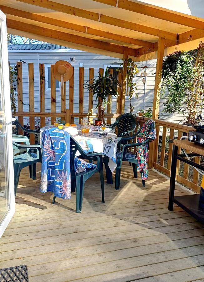 Camping pour 5 personnes, avec piscine et jardin ainsi que vue et sauna, animaux acceptés