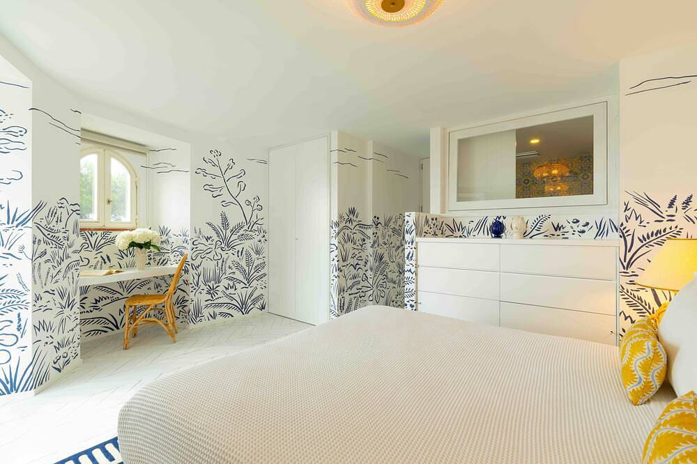 Tenuta Saracena Capri, private beach access & panoramic views in Marina Piccola (Capri), Capri