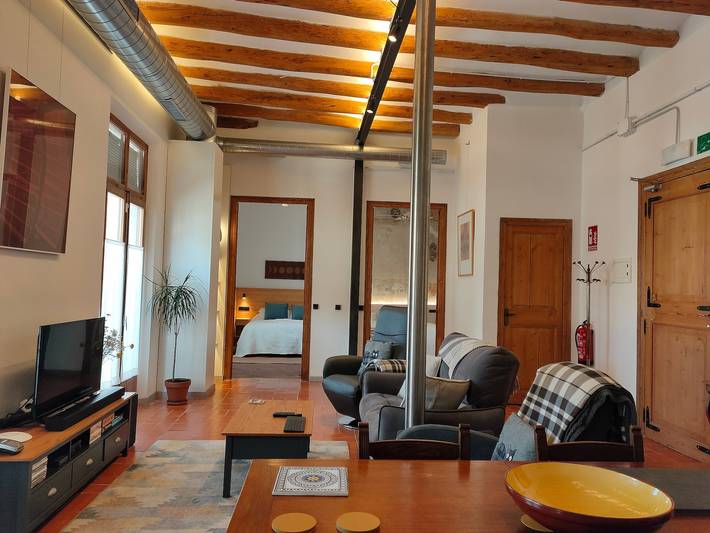 Hel lägenhet, Apartment 'Les Voltes I' with Private Terrace and Vineyard Views in a Wine Village in Barberà de la Conca, Tarragona Provins
