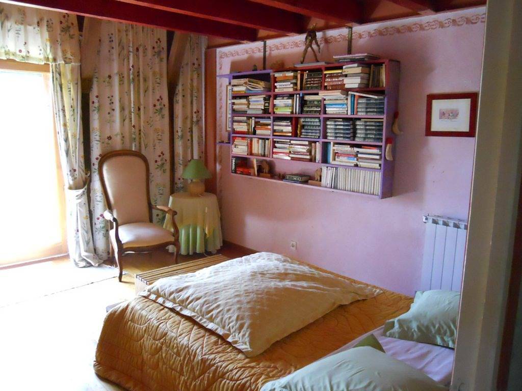 Chambre d'hôtes Les Mazes - Chambre Basque in Saint-Geniez-d'Olt-et-d'Aubrac, Massif central