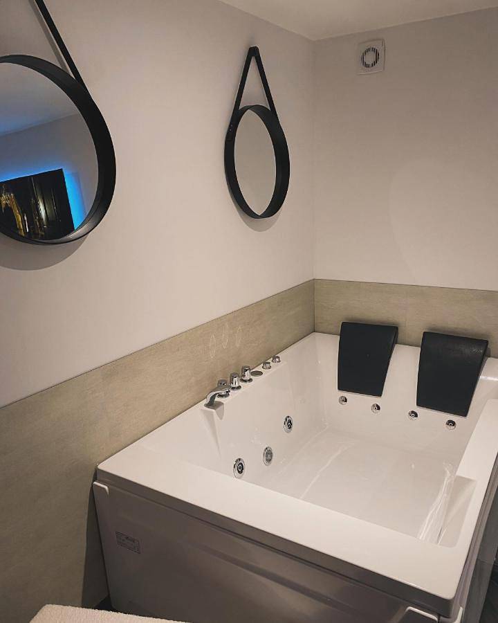 Appartement entier, Cosy Home avec Spa - Proximité airport, Cnpe, Eurexpo, Groupama Stadium, Lyon in Pont-de-Chéruy, Région de Vienne