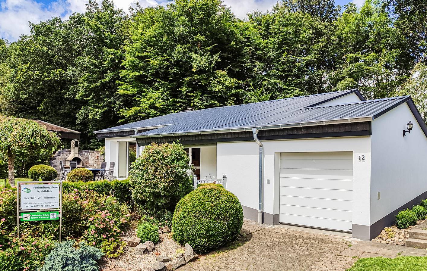 Cozy 1-BR Apartment with Garden & Parking, 2km to Kötterichen City Center in Gunderath, Volcanic Eifel