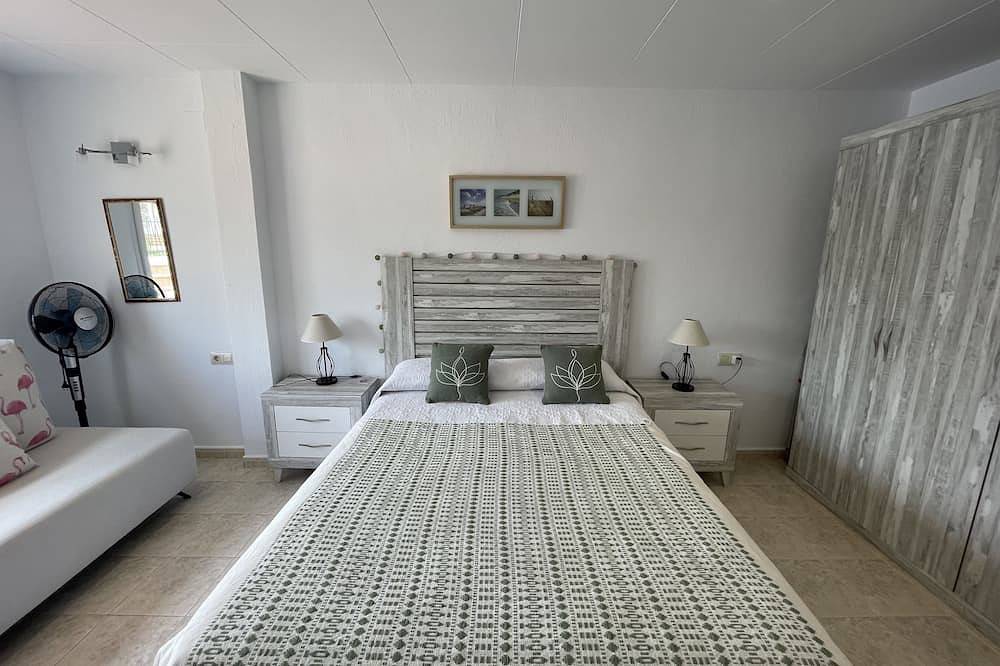 Apartamento entero, La Vall - Apartamento en planta baja con piscina in Cala Blanes, Ciudadela