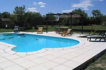 Gîte pour 4 personnes, avec piscine ainsi que jardin et balcon, animaux acceptés à Valflaunès