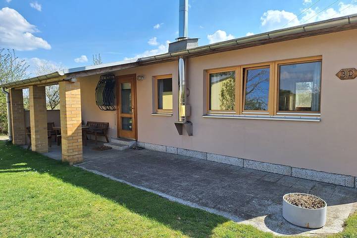 Ferienhaus für 4 Personen, mit Terrasse und Garten in Grambin