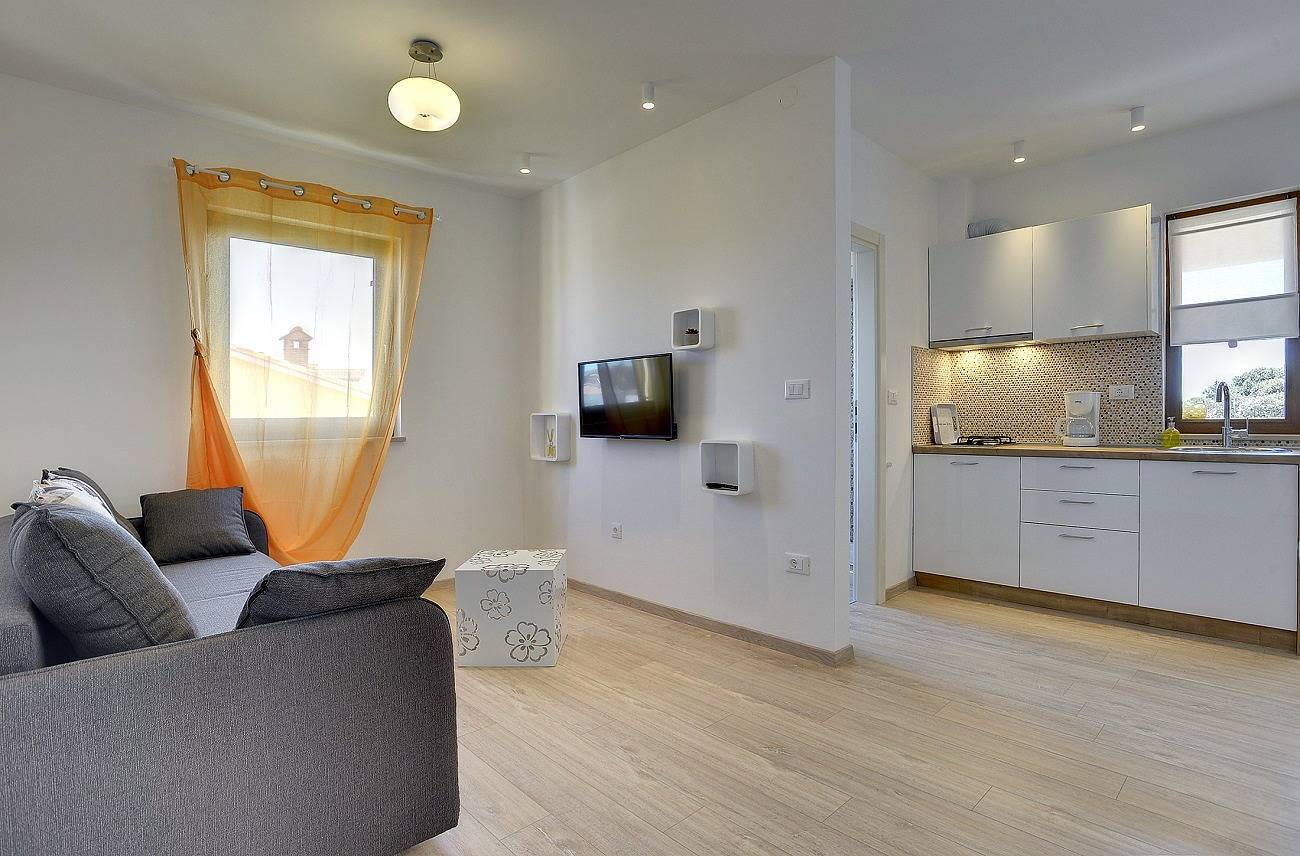 Ganze Wohnung, Modernes Appartement mit Zugang zum Balkon in Vinkuran, Südküste Istrien
