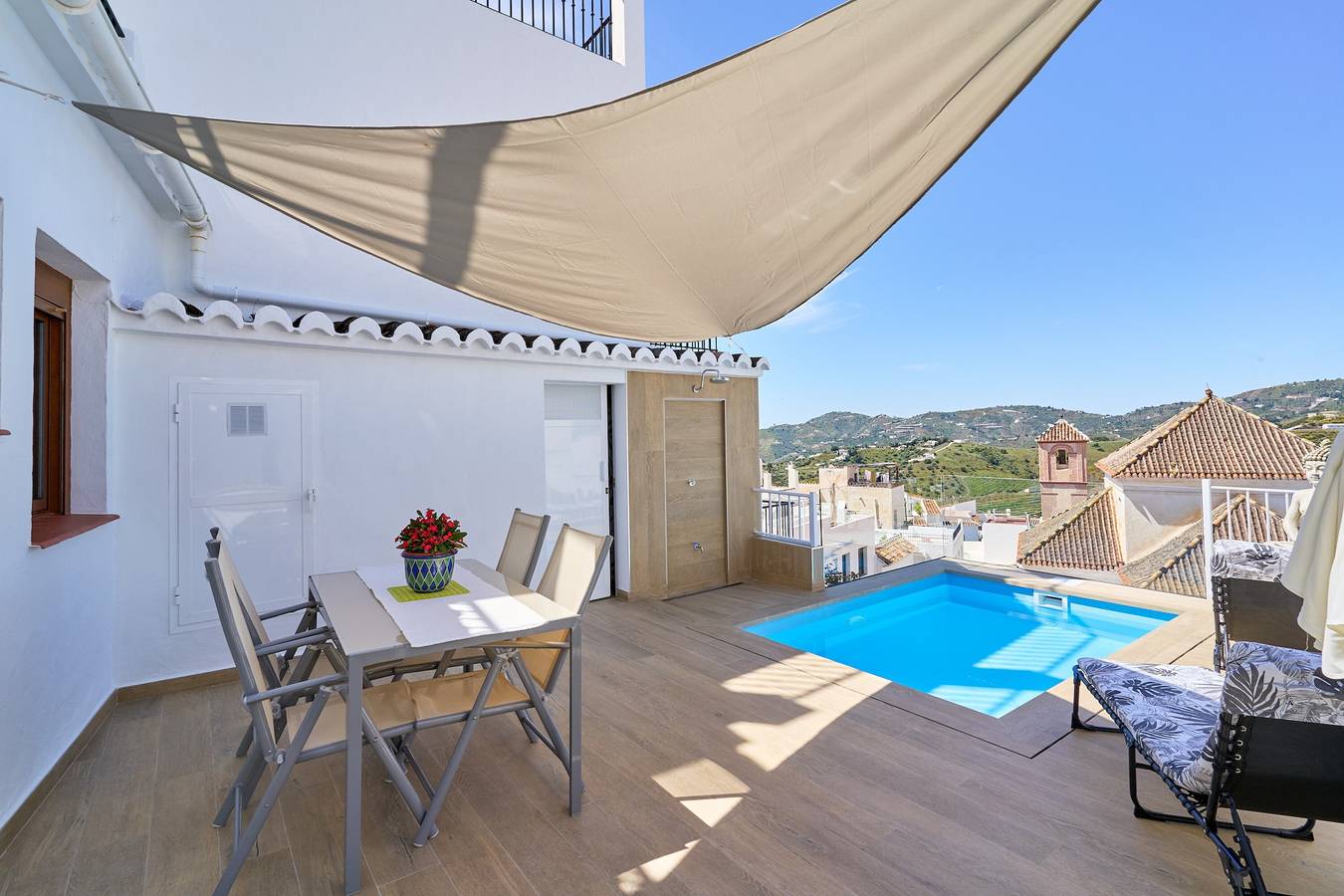 Apartamento entero, Casita de campo "Casa Loli" con vistas a la montaña, piscina privada y terraza in Frigiliana Road, Frigiliana