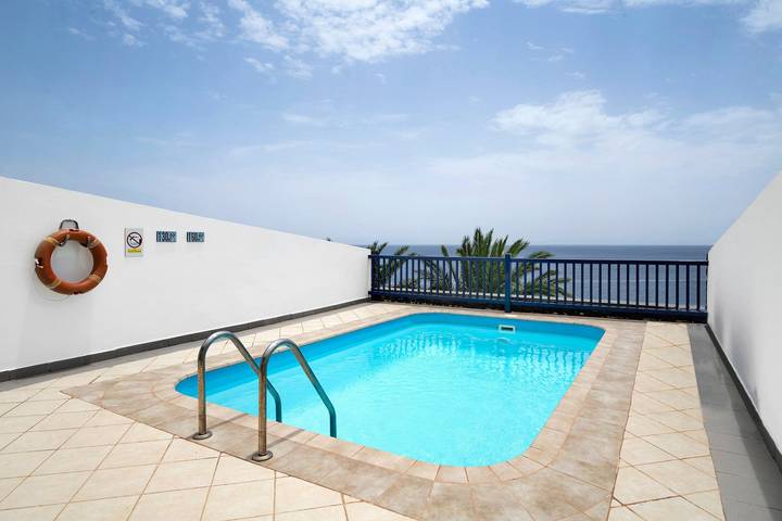 Villa 'Ajaches 23' mit Meerblick, beheiztem Pool, Balkon, Klimaanlage und Wlan in Puerto Calero, Yaiza