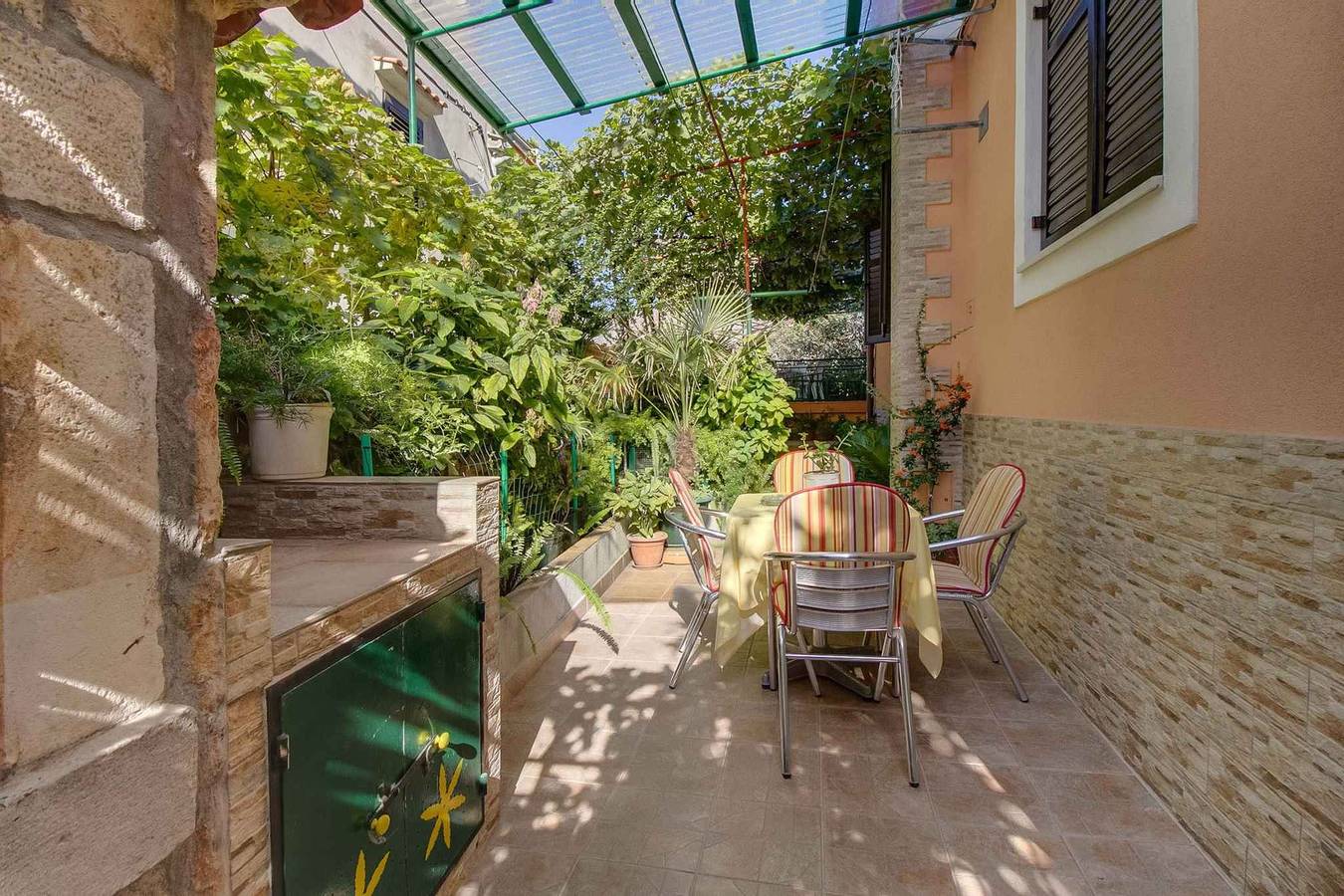 Ganze Ferienwohnung, Ferienwohnung mit Klimaanlage und Terrasse in Mali Lošinj, Lošinj