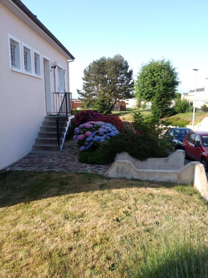 Gîte pour 2 personnes, avec jacuzzi et jardin ainsi que sauna et piscine à Gorron