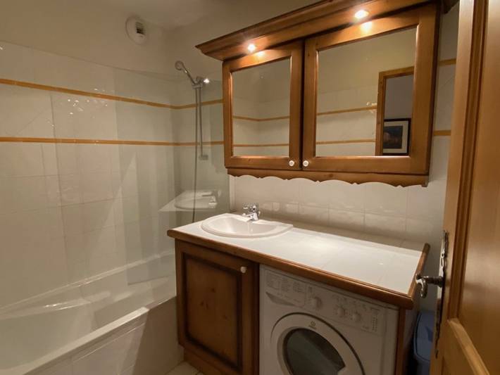 Apartamento entero, Apartamento para 8 personas con piscina, terraza grande y wifi in Cohennoz, Albertville region