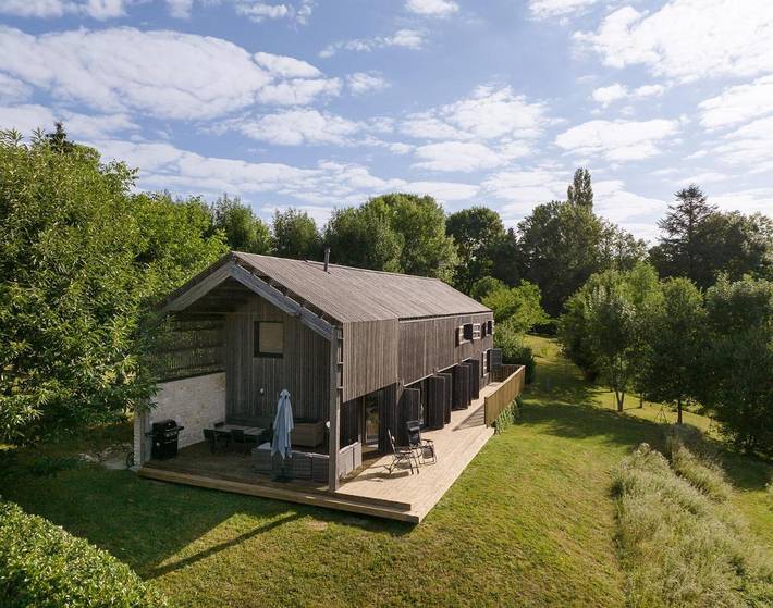 Location de vacances pour 8 personnes, avec Terrasse ainsi que Jardin et Vue à Montembœuf