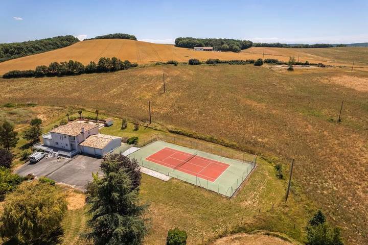 Gîte pour 4 personnes, avec vue ainsi que jardin et piscine dans Lias - 2