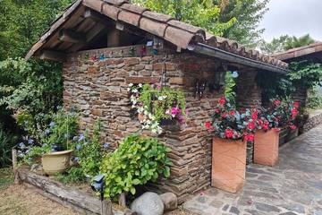 Gîte pour 4 personnes, avec jardin à Saumane