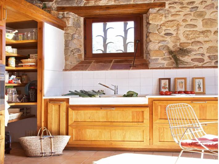 Location de vacances pour 14 personnes, avec terrasse ainsi que jardin et piscine à Navata - 3