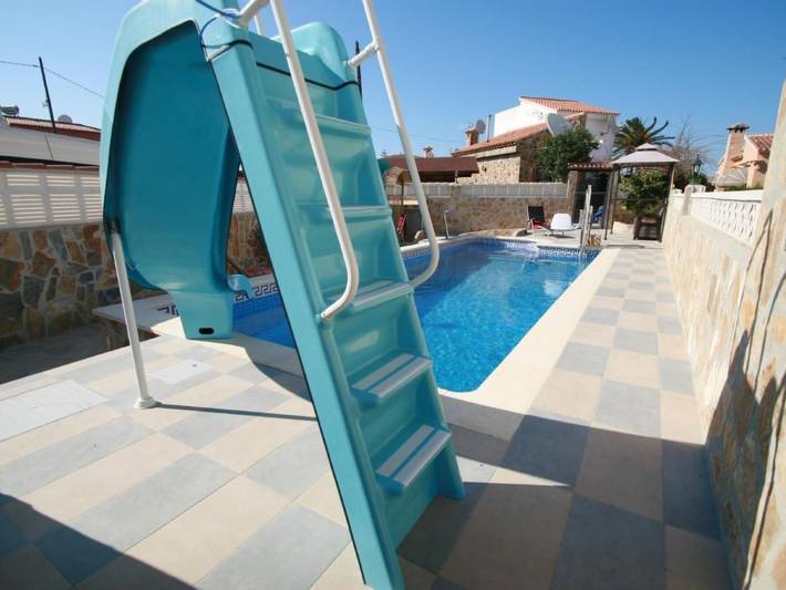Chalet para 4 personas, con jardín además de piscina y jacuzzi en Marina Alta - 2